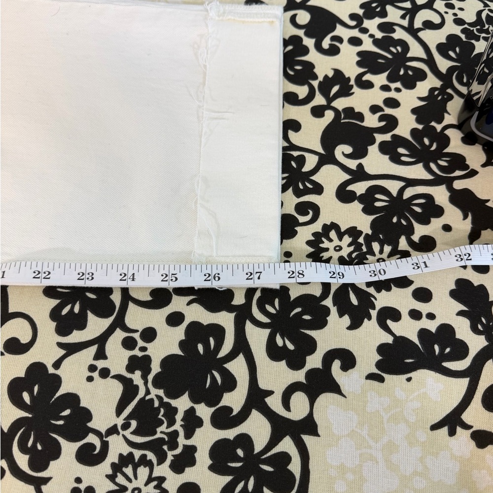 Universal Thread Off White Straight-Leg Jeans - image 5